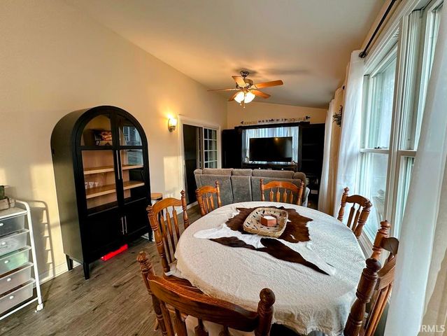 692 N Parker Lane, Bloomfield, IN 47424