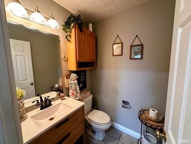 692 N Parker Lane, Bloomfield, IN 47424