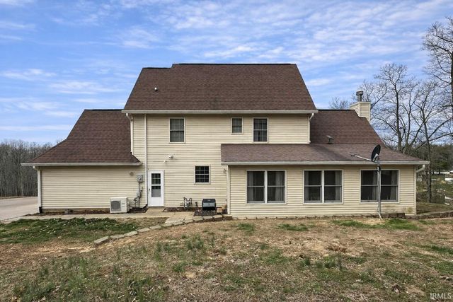 692 N Parker Lane, Bloomfield, IN 47424