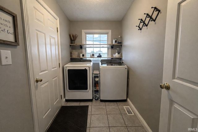 692 N Parker Lane, Bloomfield, IN 47424