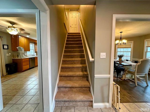 692 N Parker Lane, Bloomfield, IN 47424