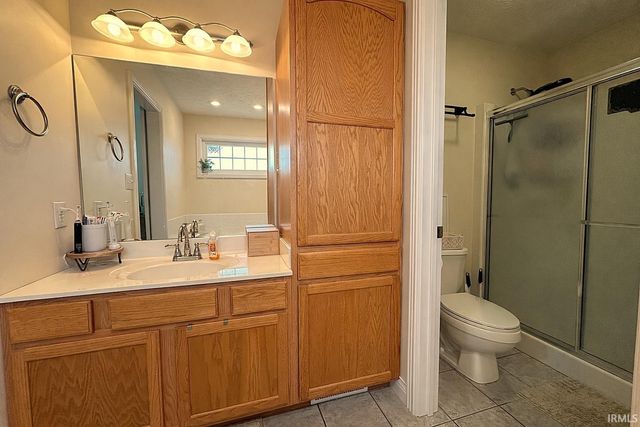 692 N Parker Lane, Bloomfield, IN 47424