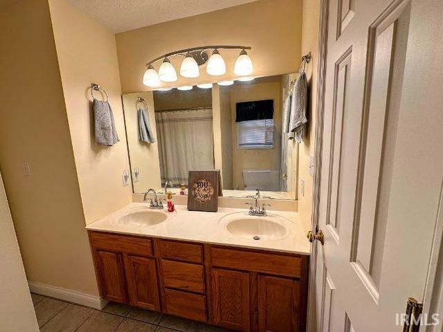 692 N Parker Lane, Bloomfield, IN 47424