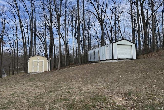 692 N Parker Lane, Bloomfield, IN 47424