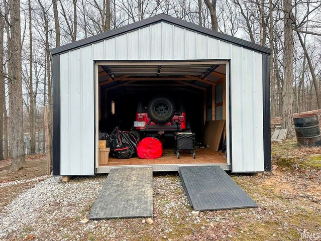 692 N Parker Lane, Bloomfield, IN 47424