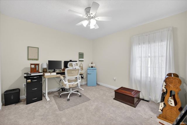 692 N Parker Lane, Bloomfield, IN 47424