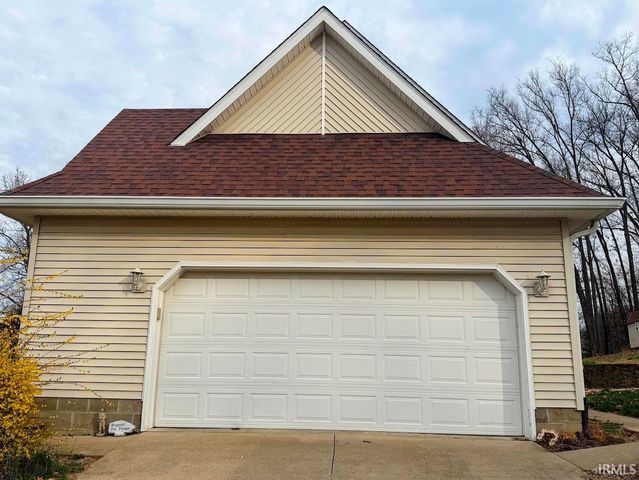 692 N Parker Lane, Bloomfield, IN 47424