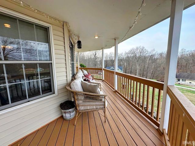 692 N Parker Lane, Bloomfield, IN 47424