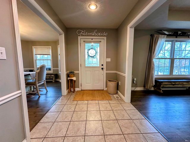 692 N Parker Lane, Bloomfield, IN 47424