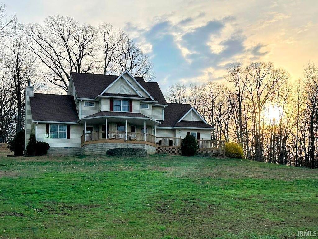 692 N Parker Lane, Bloomfield, IN 47424