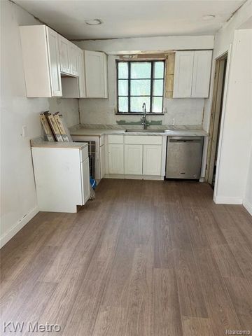 15755 Stansbury Street, Detroit, MI 48227