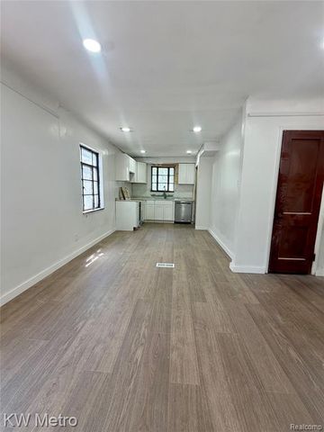15755 Stansbury Street, Detroit, MI 48227