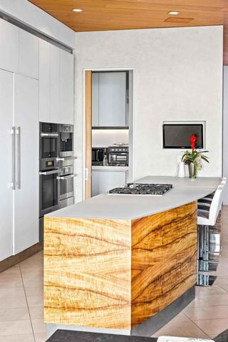 6653 Neptune, La Jolla, CA 92037