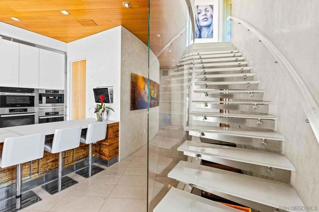 6653 Neptune, La Jolla, CA 92037