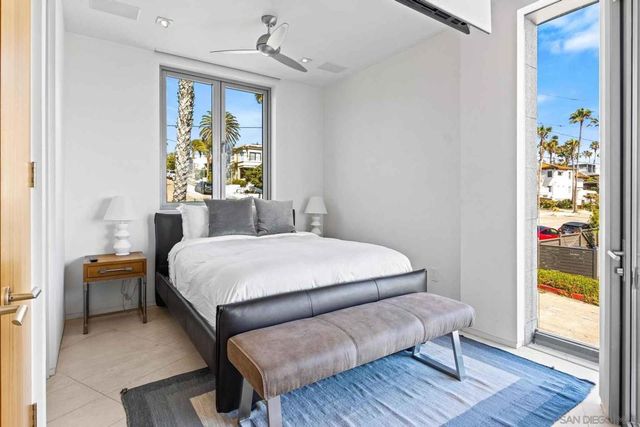 6653 Neptune, La Jolla, CA 92037