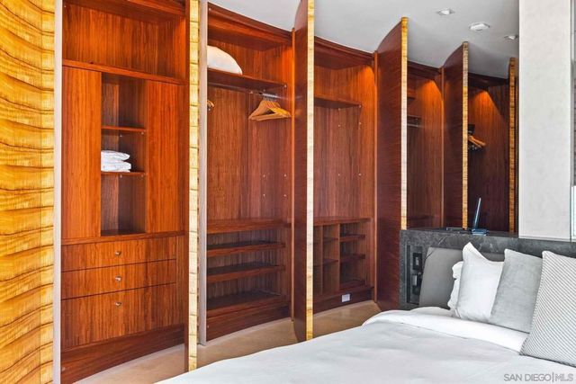 6653 Neptune, La Jolla, CA 92037