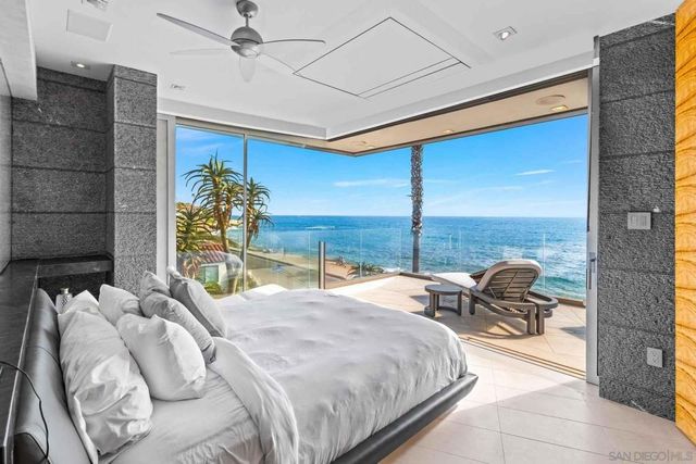 6653 Neptune, La Jolla, CA 92037