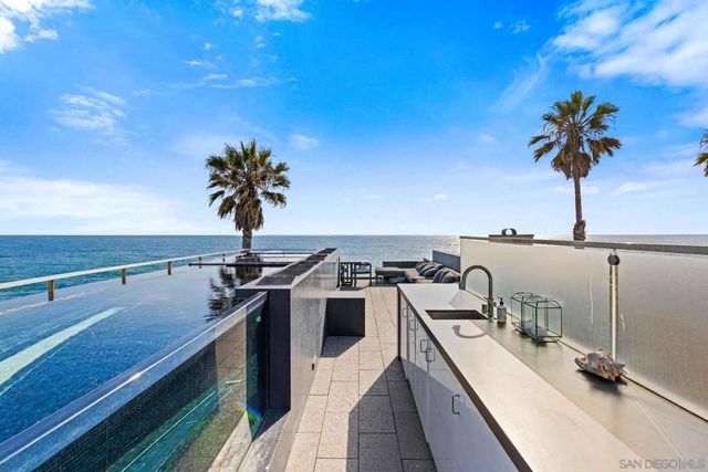 6653 Neptune, La Jolla, CA 92037