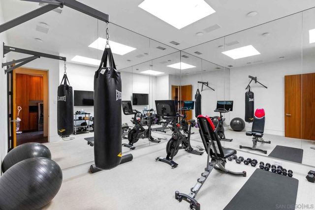 6653 Neptune, La Jolla, CA 92037