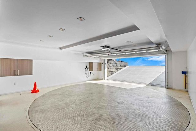 6653 Neptune, La Jolla, CA 92037