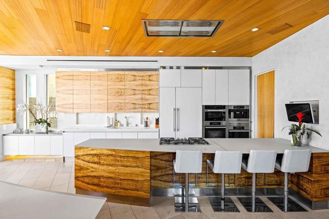 6653 Neptune, La Jolla, CA 92037