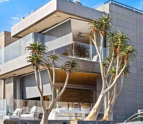 6653 Neptune, La Jolla, CA 92037
