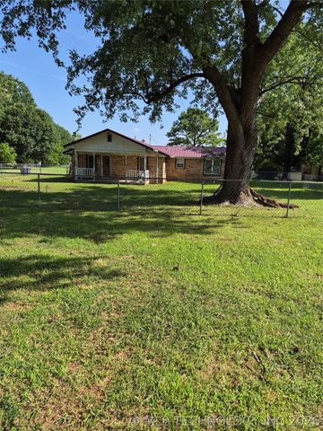 418267 Highway 266, Checotah, OK 74426