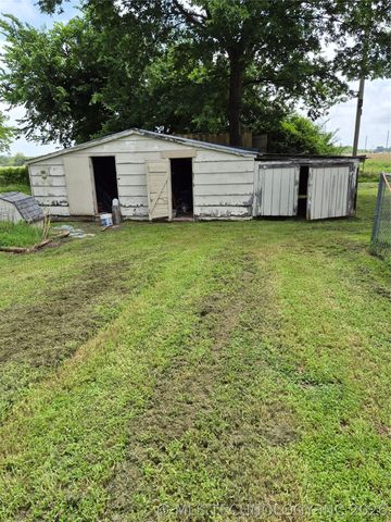 418267 Highway 266, Checotah, OK 74426