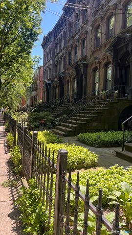 556 Chapel Street APT 3, New Haven, CT 06511