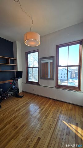 556 Chapel Street APT 3, New Haven, CT 06511