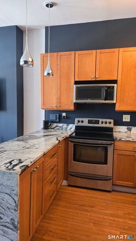 556 Chapel Street APT 3, New Haven, CT 06511