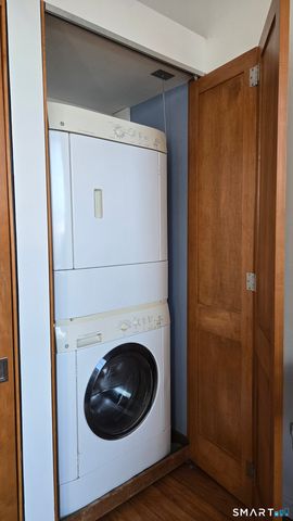 556 Chapel Street APT 3, New Haven, CT 06511