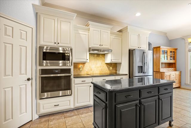 2211 Tanton Sound Court, Granbury, TX 76049