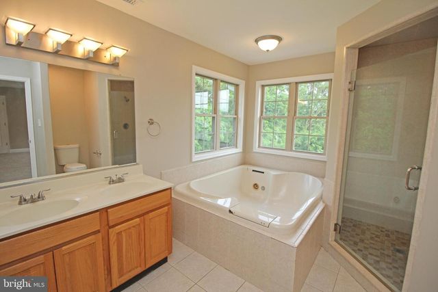 5 CHRYSANTHEMUM CT, Sewell, NJ 08080