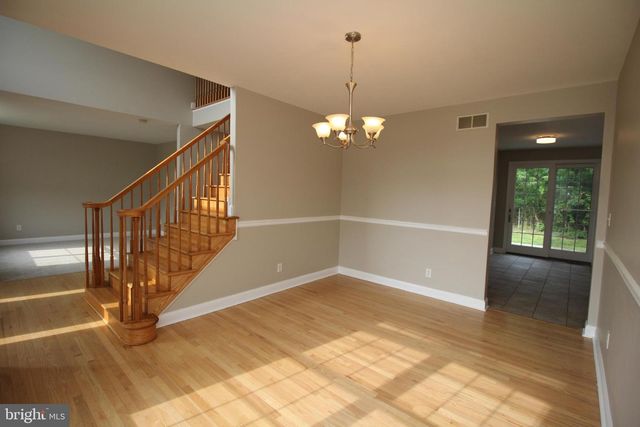 5 CHRYSANTHEMUM CT, Sewell, NJ 08080