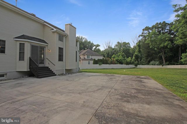 5 CHRYSANTHEMUM CT, Sewell, NJ 08080