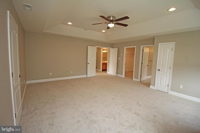 5 CHRYSANTHEMUM CT, Sewell, NJ 08080