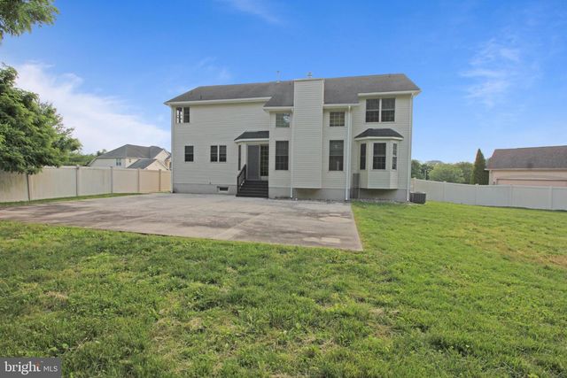 5 CHRYSANTHEMUM CT, Sewell, NJ 08080
