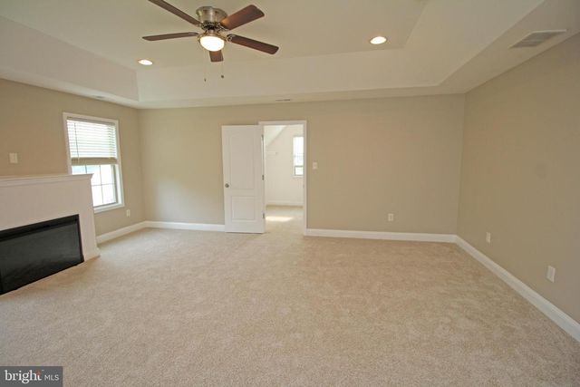 5 CHRYSANTHEMUM CT, Sewell, NJ 08080