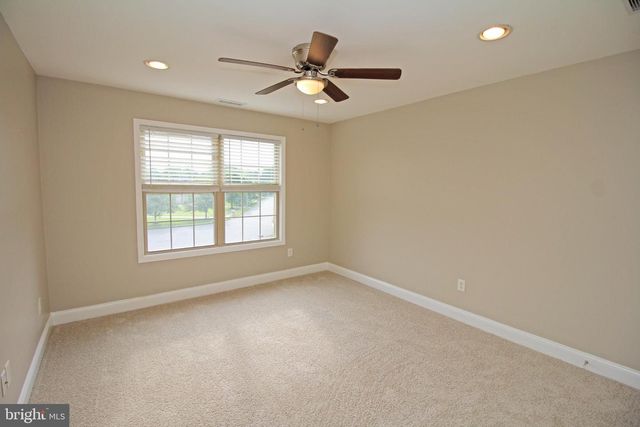 5 CHRYSANTHEMUM CT, Sewell, NJ 08080