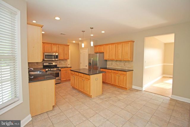 5 CHRYSANTHEMUM CT, Sewell, NJ 08080