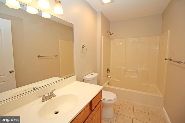 5 CHRYSANTHEMUM CT, Sewell, NJ 08080