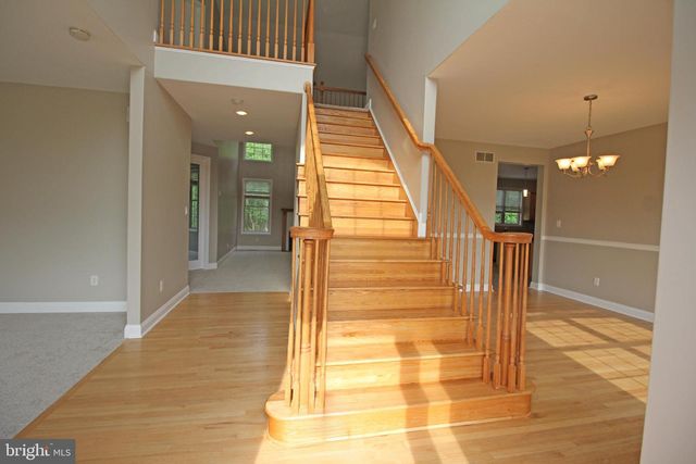 5 CHRYSANTHEMUM CT, Sewell, NJ 08080