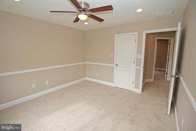 5 CHRYSANTHEMUM CT, Sewell, NJ 08080