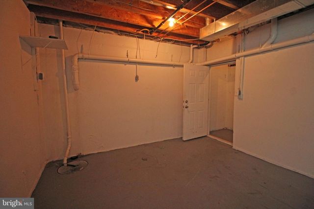 5 CHRYSANTHEMUM CT, Sewell, NJ 08080