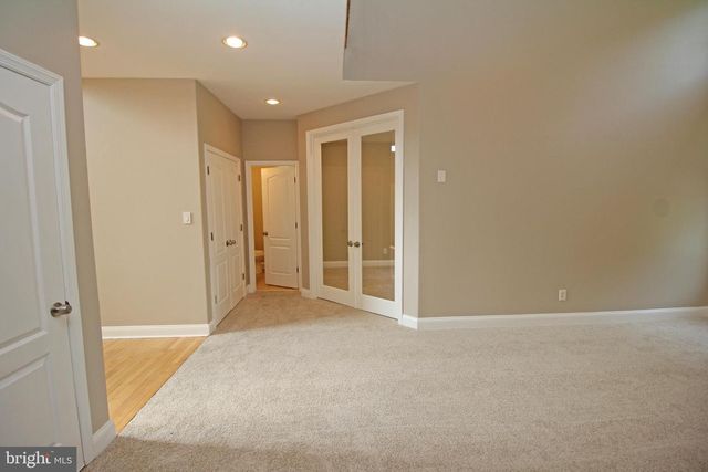 5 CHRYSANTHEMUM CT, Sewell, NJ 08080