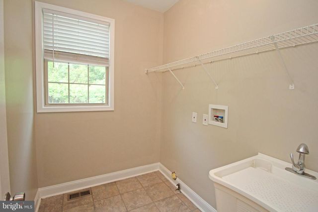 5 CHRYSANTHEMUM CT, Sewell, NJ 08080