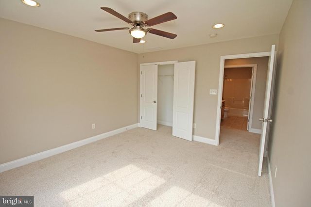 5 CHRYSANTHEMUM CT, Sewell, NJ 08080