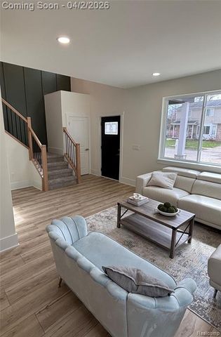 127 E Mahan Avenue, Hazel Park, MI 48030