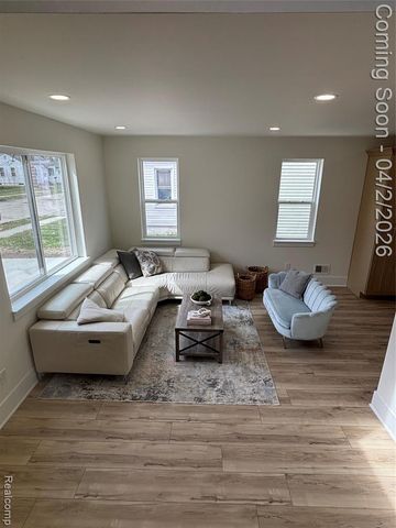 127 E Mahan Avenue, Hazel Park, MI 48030